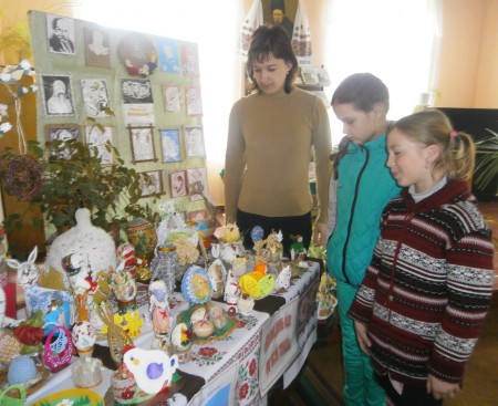 " Великдень йде по всій землі", РДБ /виставка робіт гуртківців "Вмілі руки"